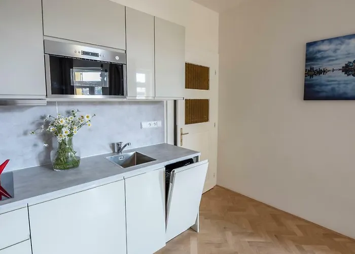Letna Garden Apartment *